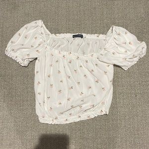 Brandy melville floral puffy top